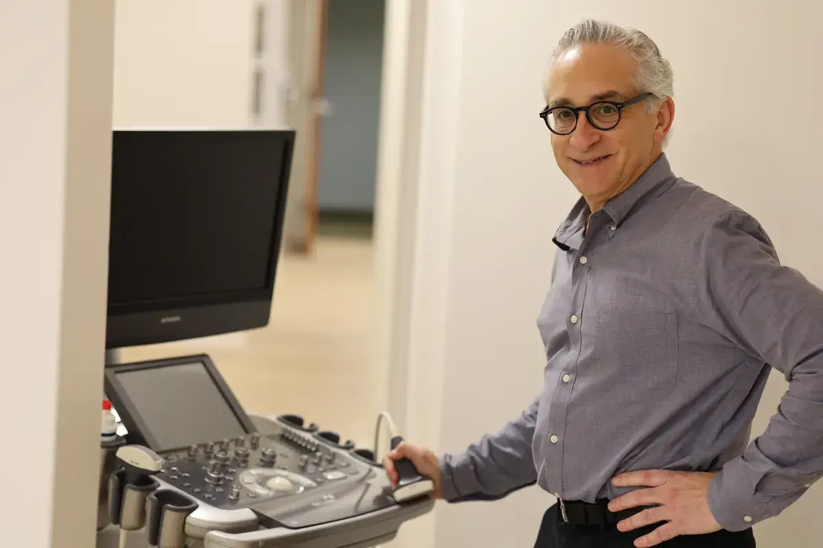 Dr. Neil Spiegel with the in-office diagnostic ultrasound used for image-guided regenerative treatment in Rockville, MD